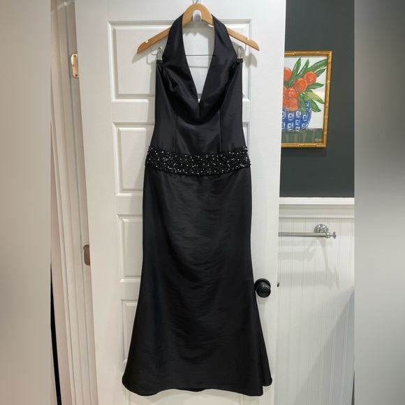 Jovani Formal Gown Jeweled Waist Backless Halter Dress Size 6 - Picture 1 of 12